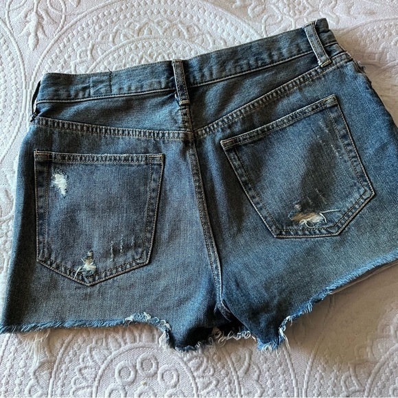 FREE PEOPLE REVOLVE Sofia Light Wash Distressed Denim Shorts size 28 - Picture 4 of 6